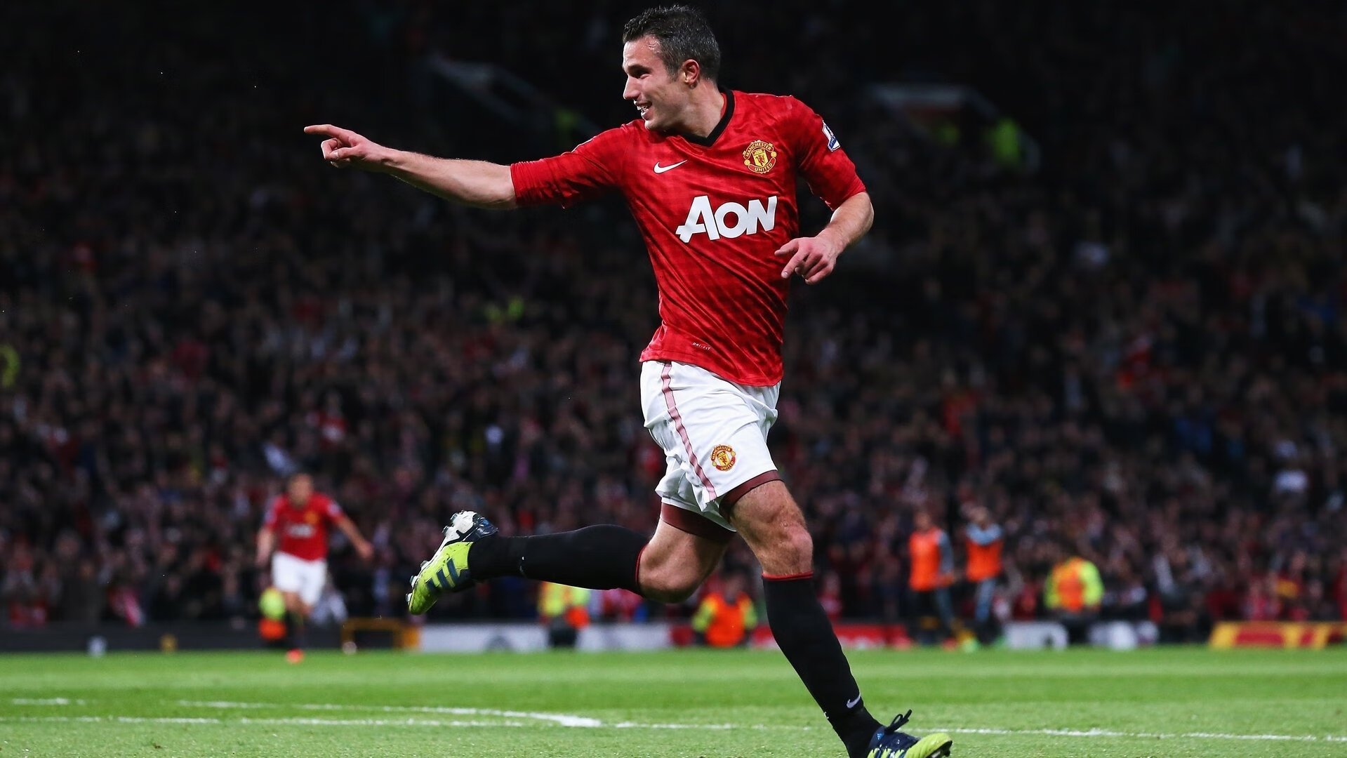 中锋做球与背身牵制作用突出，篮球中锋背打视频教程