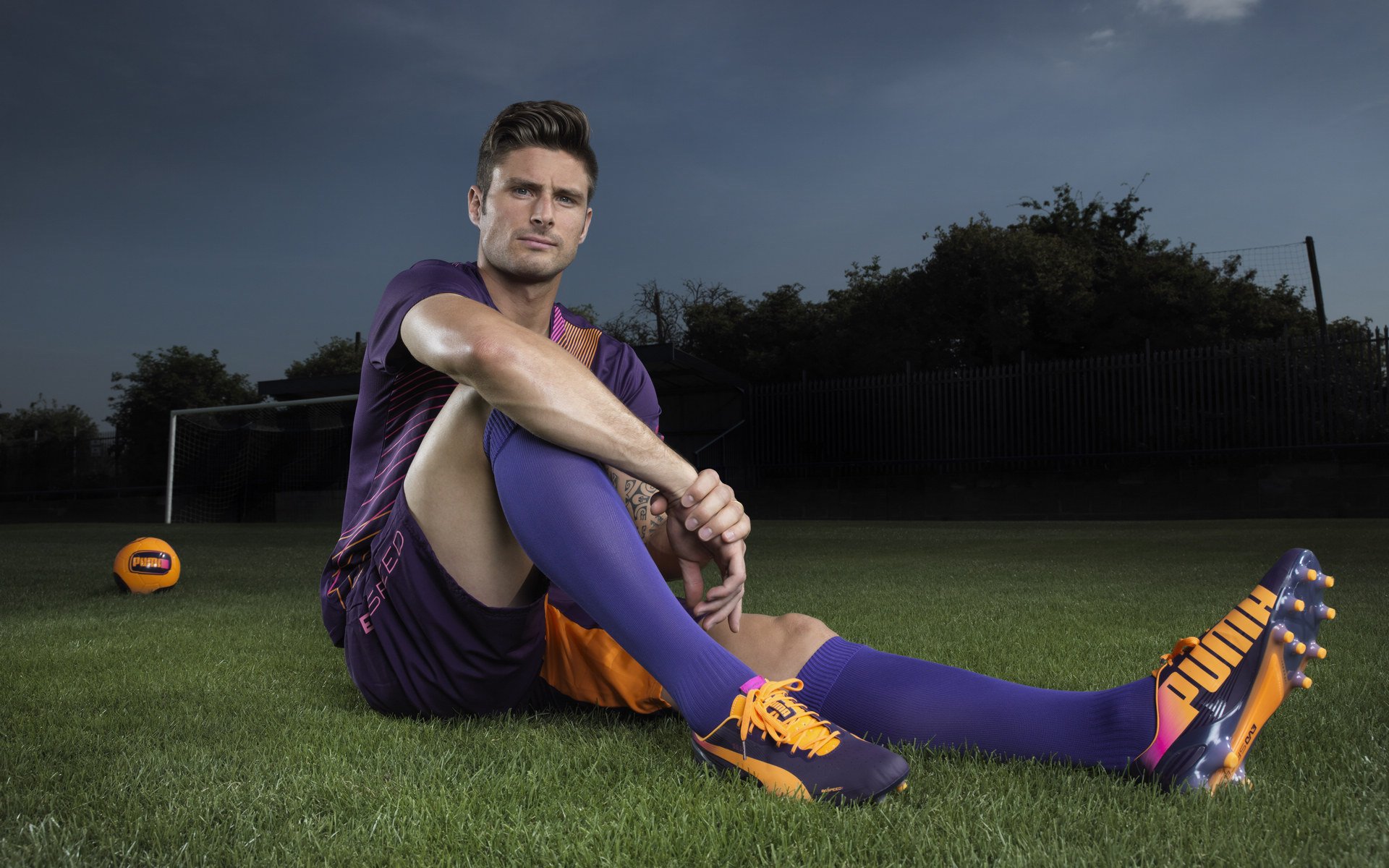 冠军球队球员签约多个商业代言,形象持续放大,冠军球会经理