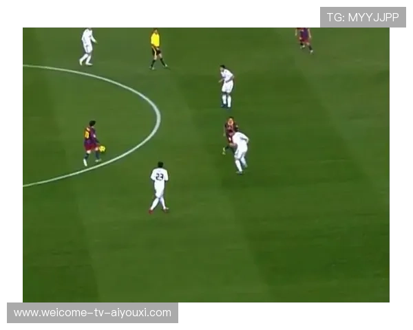 巴萨定位球战术变化，后点偷袭得手，巴萨 dest